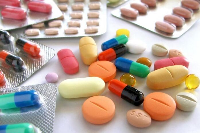 Prostatitisaren tratamendua ez da osoa antibiotikoak eta beste sendagai batzuk hartu gabe
